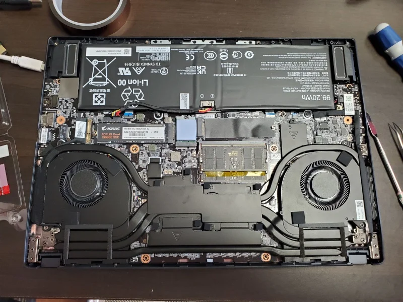 GIGABYTE AI ゲーミング ノートパソコン AORUS 16Xのメモリを換装して32GB→64GBに増設