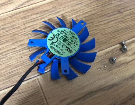 グラボ「GF-GT710-E1GB」のファンの羽を掃除したところ