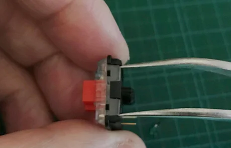 キースイッチを開ける