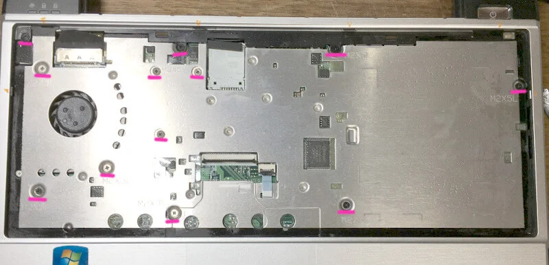 【acer】Aspire1410のキーボード下