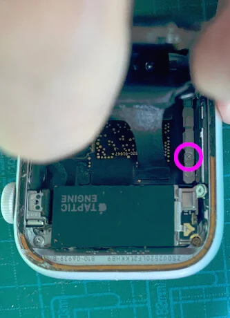 コネクタのフタを開ける