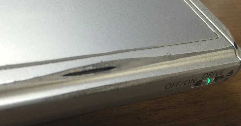 ジャンクのレッツノートCF-S9で右アームレストに穴