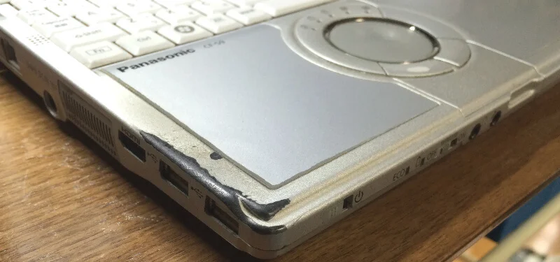 ジャンクのレッツノートCF-S9でトップカバーの汚れがひどい