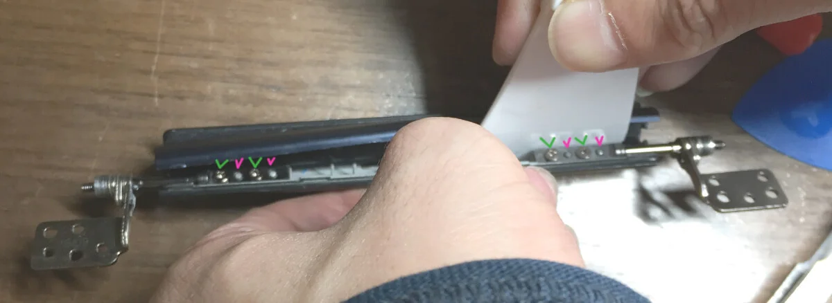 キーボード付きタブレットPC（ASUS t90chi）のヒンジ部分をこじ開ける