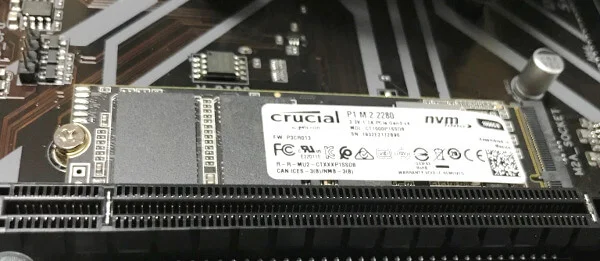 M.2のSSDをネジ止め