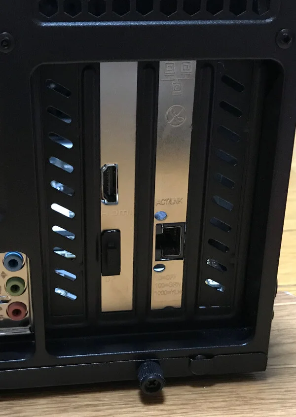 拡張スロットを入れて外から見たところ