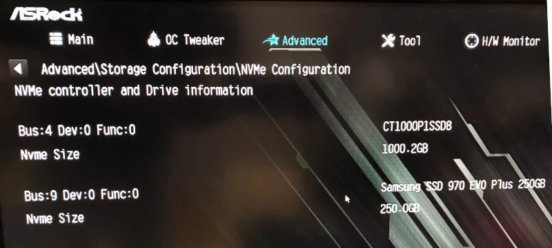 b550m pro4マザーボードのUEFI(BIOS)画面でSSDの認識を確認してるところ