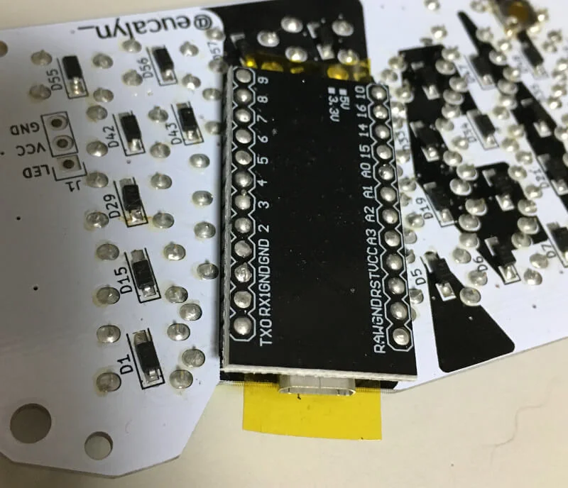 ProMicroを載せてはんだ付けする