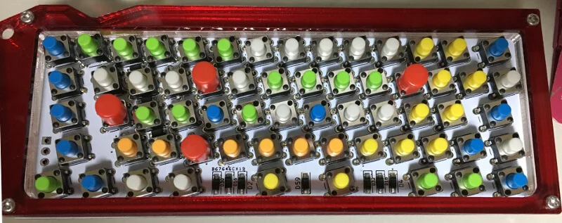 アクリルパーツをはめてネジ止め