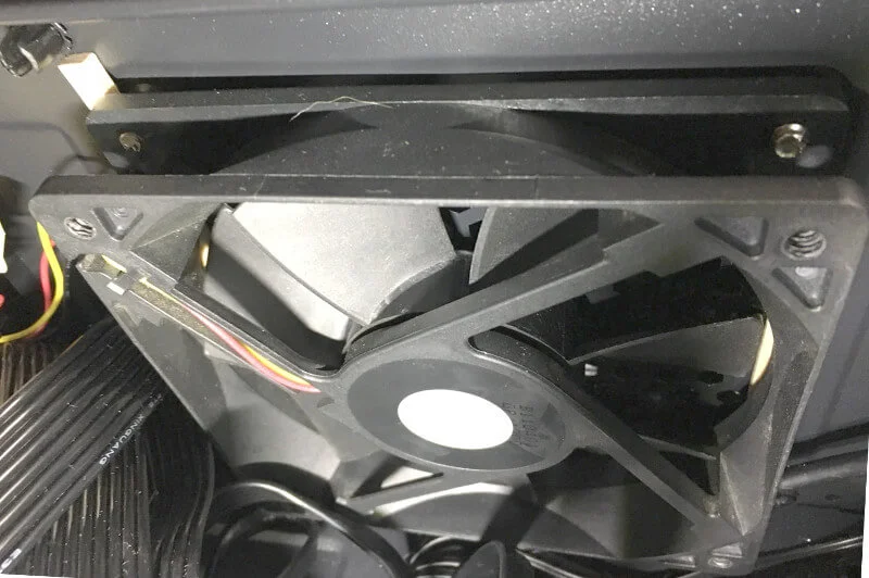 12cmのケースファン取り付け可能とあるが…