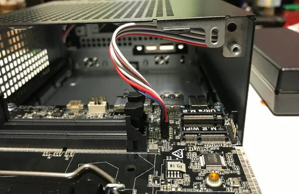 deskminiを開けるときは引っ張りすぎないよう