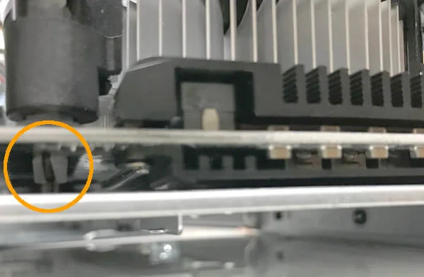 ファンの押しピンが刺さってるか見る