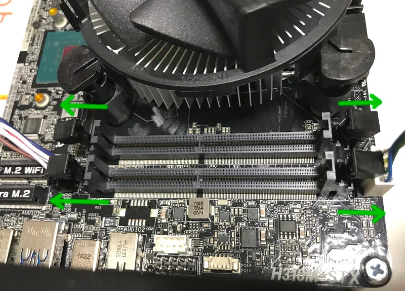 deskminiにメモリを挿す