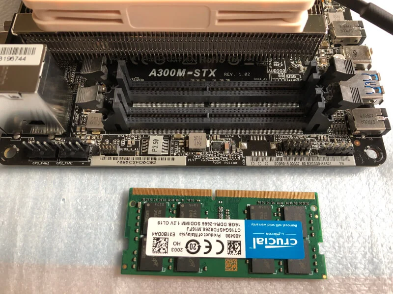 RyzenでDeskMiniが使えるA300でメモリを挿す