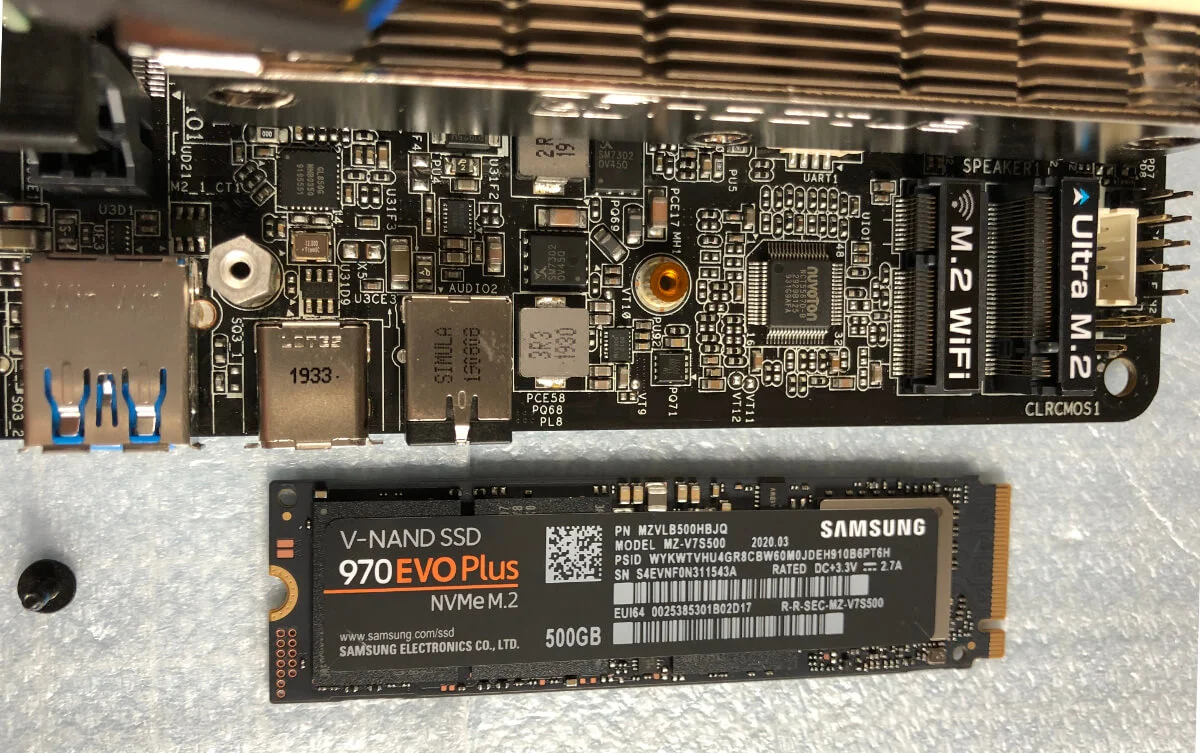 RyzenでDeskMiniが使えるA300でM