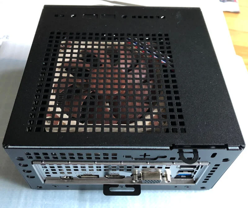 組み立て後のDeskMini A300