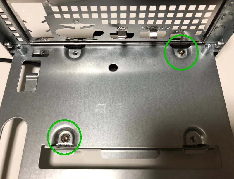 RyzenでDeskMiniが使えるA300でSSD(HDD)をネジ止め