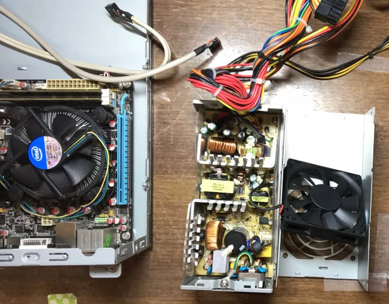 PCと電源を掃除し終わったところ