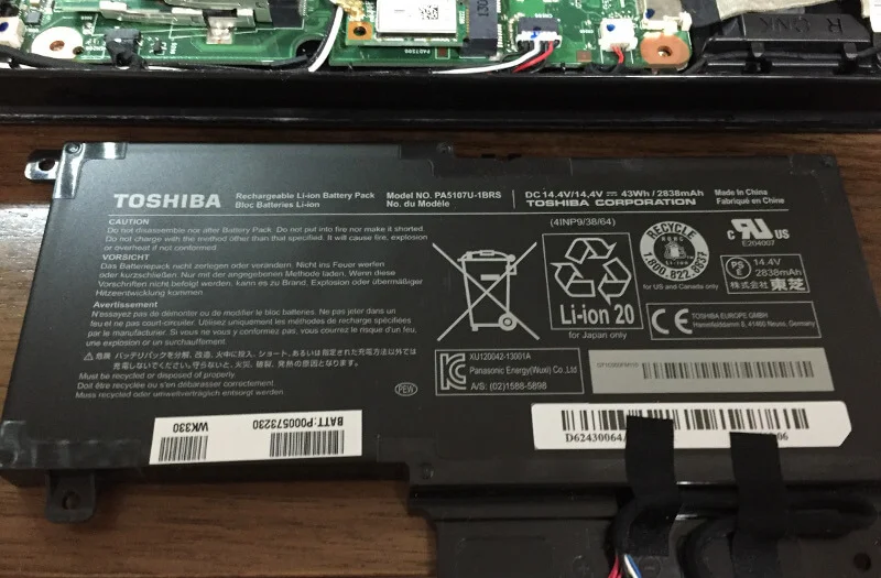 Dynabook T653でバッテリーを外したところ