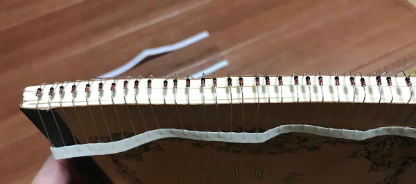 Ergodashの組み立てに使うダイオードをまとめて折り目をつける