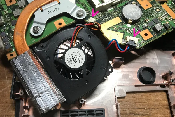 Fujitsu LIFEBOOK「A574/H」のマザーボード裏