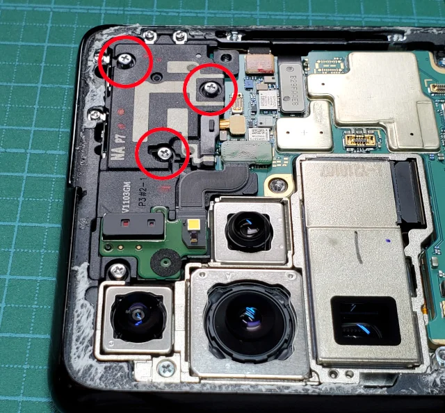 androidスマホのGalaxy S21 Ultraの分解〜3箇所のネジを外す