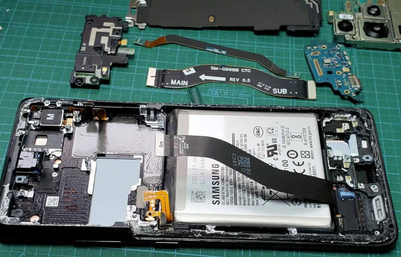 androidスマホのGalaxy S21 Ultraの分解〜分解後のGalaxy S21 Ultraの写真