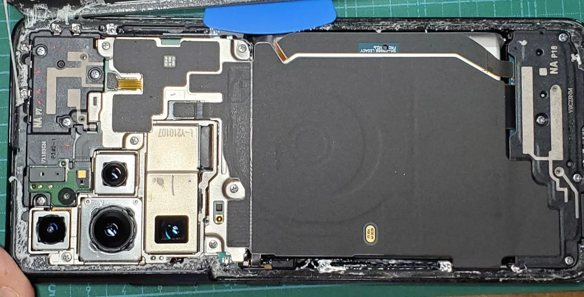 androidスマホのGalaxy S21 Ultraの分解〜スマホの内部