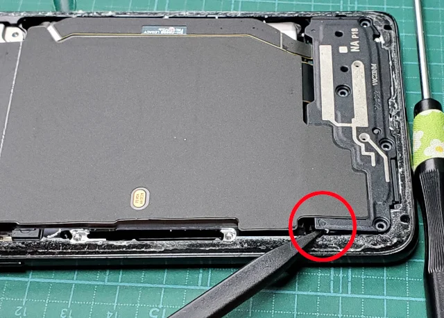 androidスマホのGalaxy S21 Ultraの分解〜ラウドスピーカーアセンブリを外す