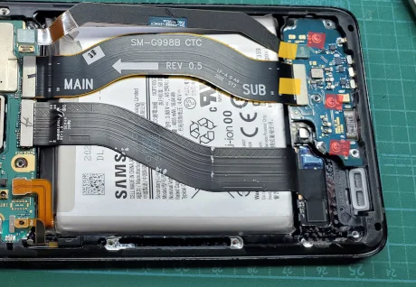 充電用ボードを外す準備