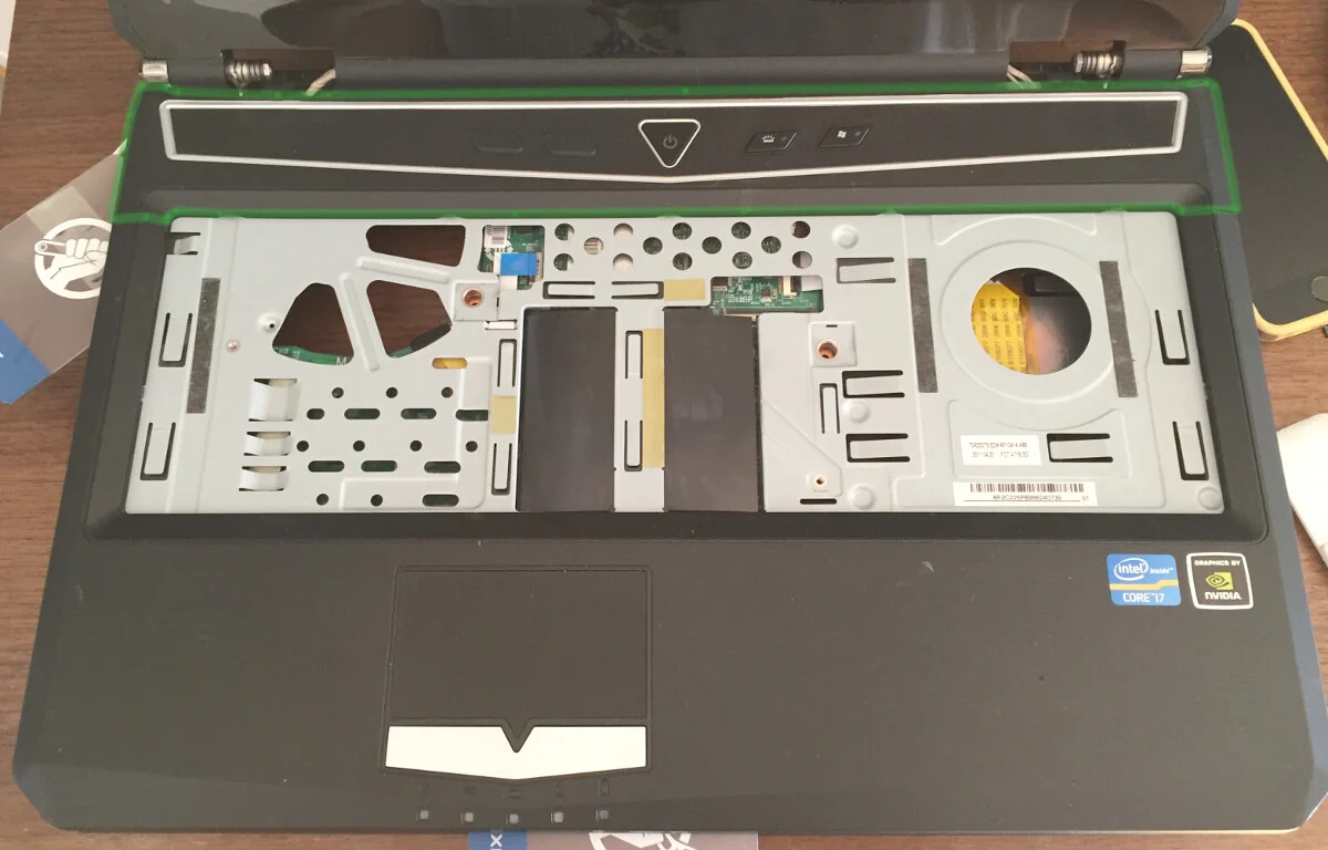 Galleria QF560のフロント上部カバーを外す