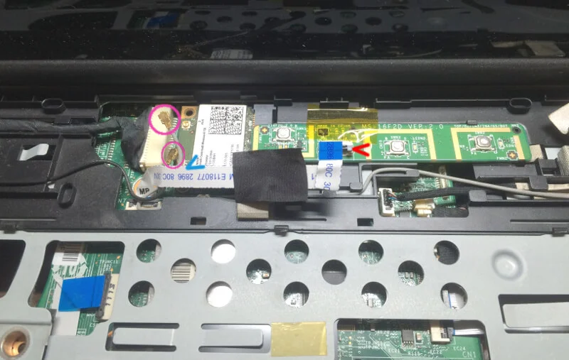 Galleria QF560のフロント上部カバー下に無線LANモジュール