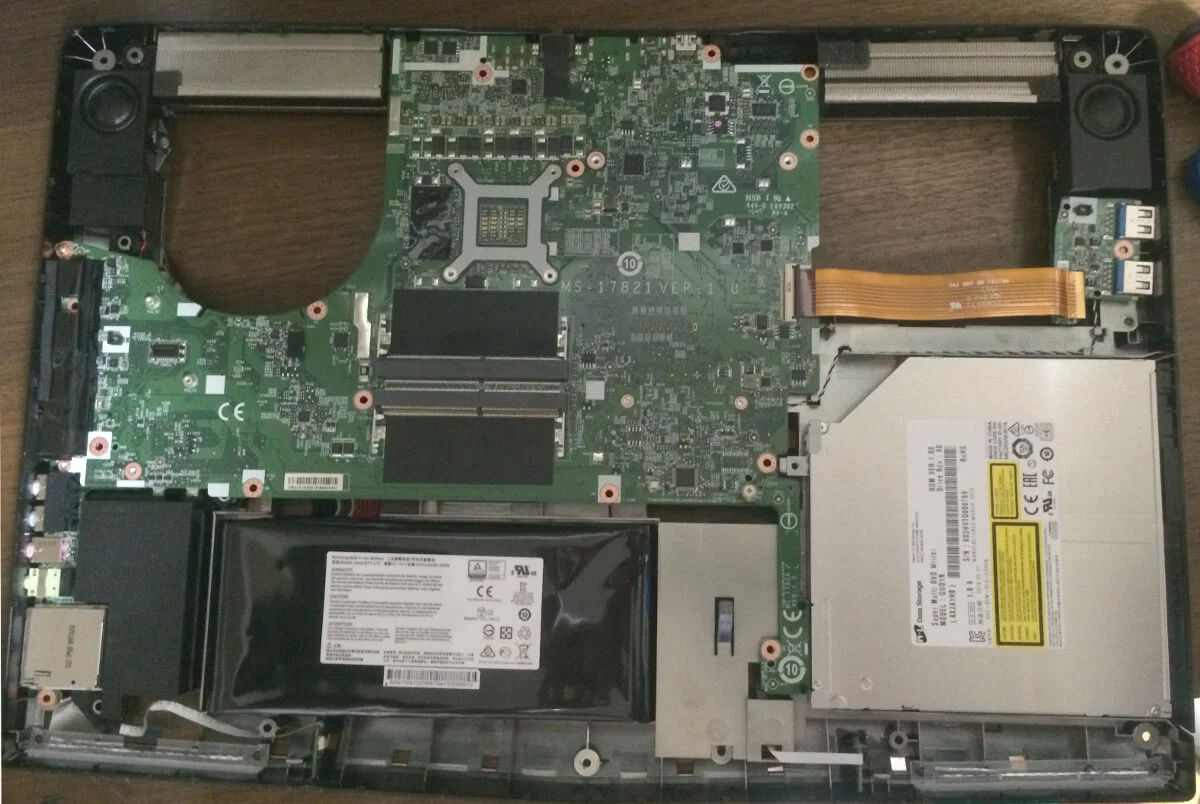 ドスパラののノートパソコンPrimeNote「Galleria QFS980HGS」を分解したところ（1）