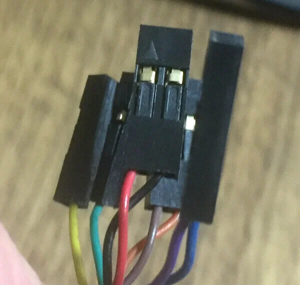 電源ランプ（Pwr）、HDDランプ（HDD LED）、リセット（Reset）、スピーカー（Speaker）の細かいケーブル