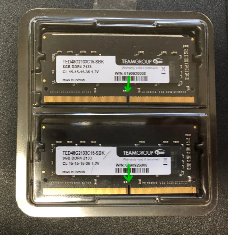 ノートパソコン用メモリの差込口