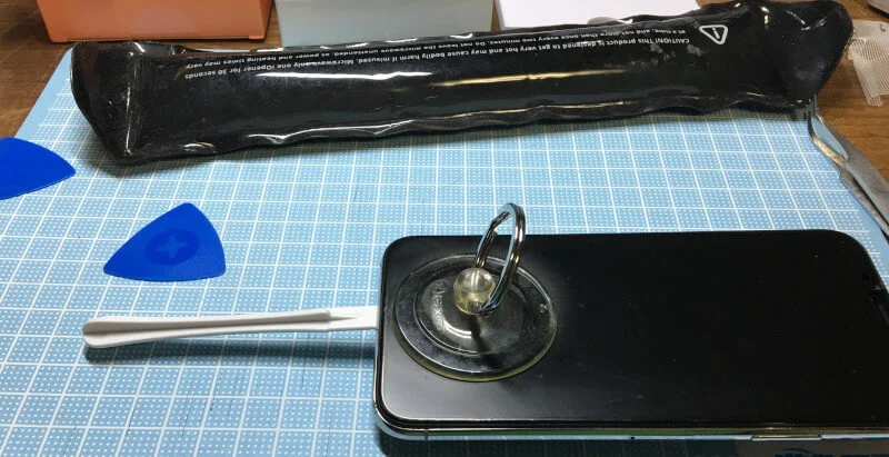 iPhoneⅩの分解ステップ〜とにかく隙間を作る