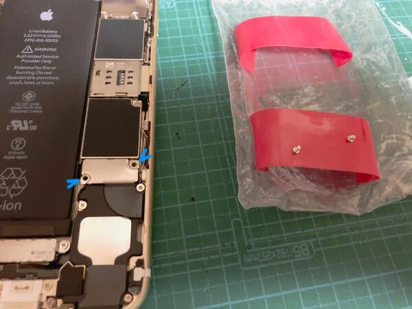 iPhone6sバッテリー交換でネジを外す