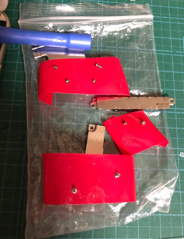 iPhone6sバッテリー交換で3箇所のネジを全部外した