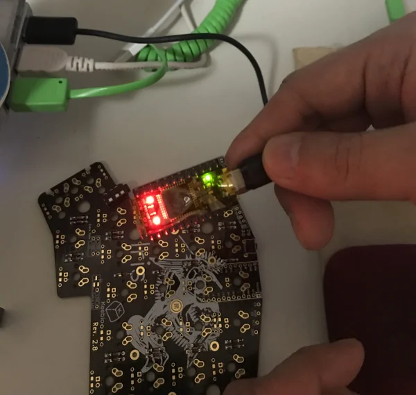 夫がIRISにファームウェアを焼いてるところ
