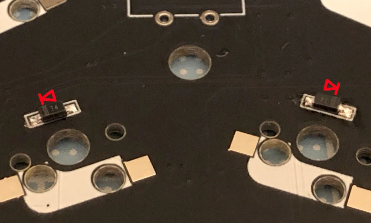 cocot46でダイオードのはんだ付け、ダイオードの向きを確認する