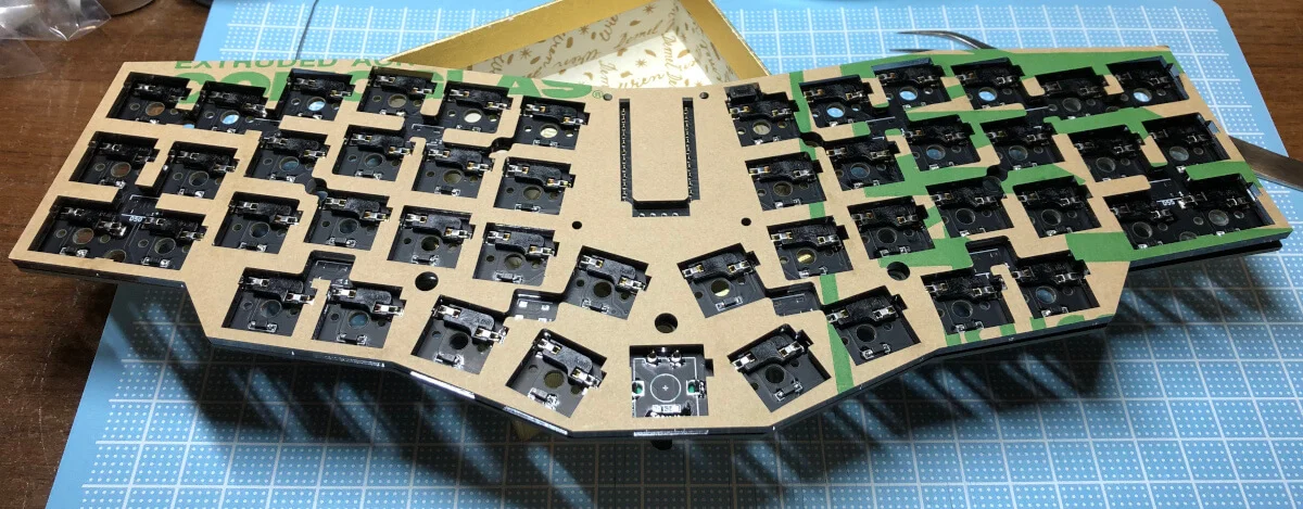 cocot46でロータリーエンコーダのはんだ付け後にケースがはまるか確認
