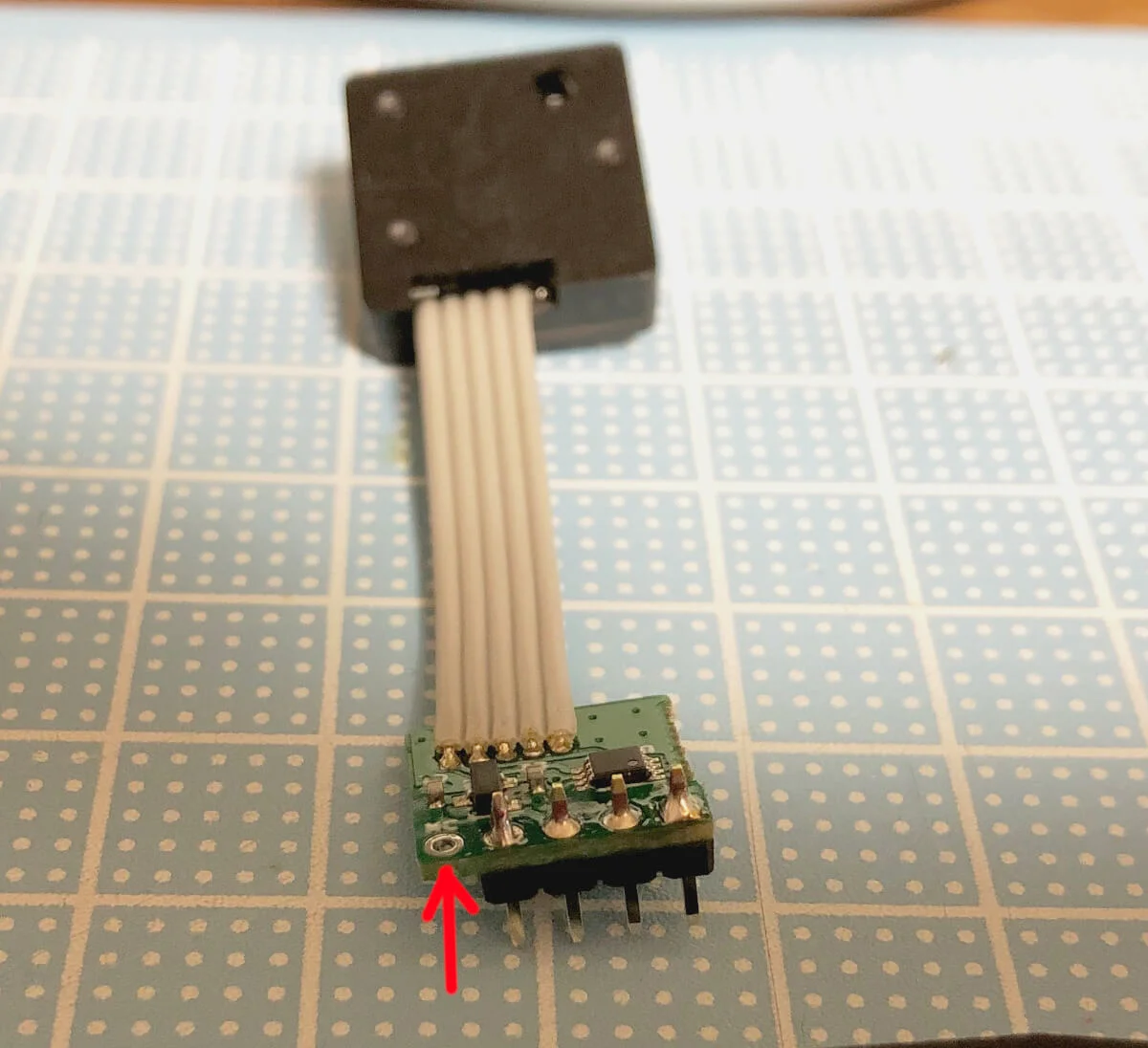 cocot46でトラックボールのはんだ付けで１箇所空けるところ