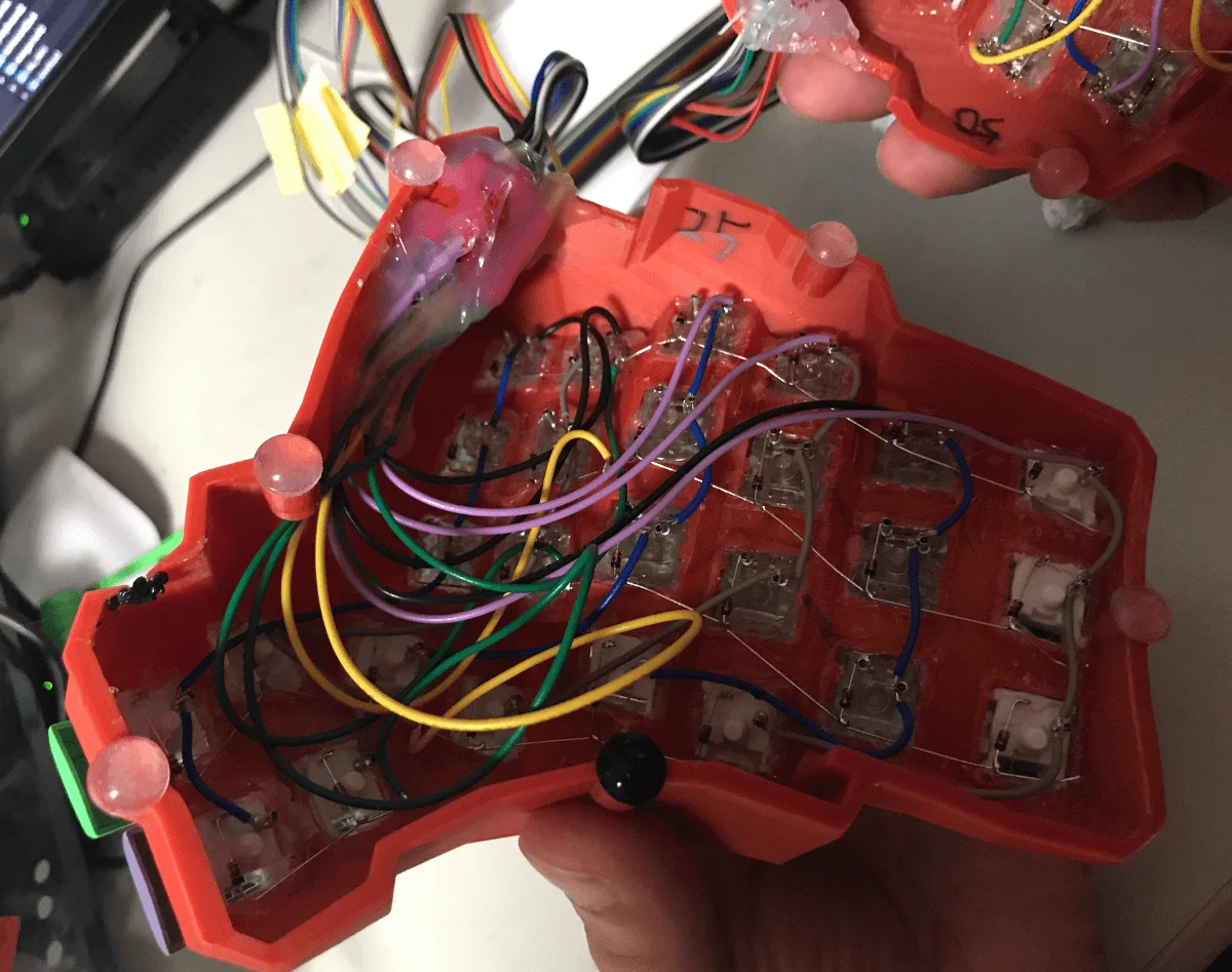 ROWも外へ出せるようジャンパー線をはんだ付け