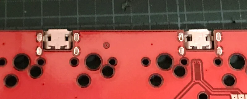 自作キーボードminiaxe製作で、はんだ付けしたUSBコネクタの裏側