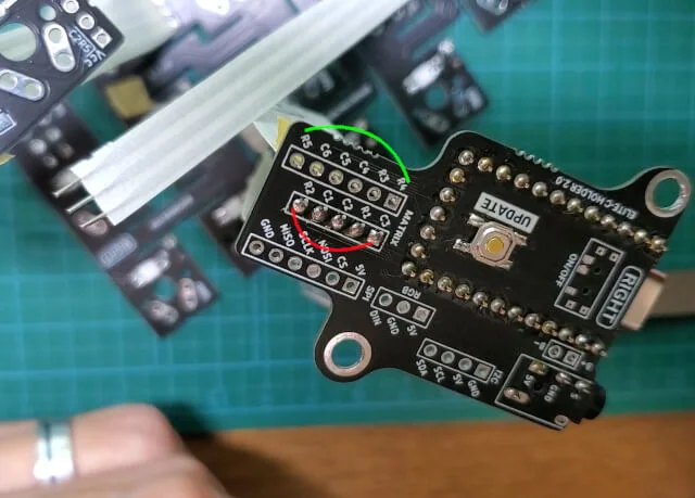 自作キーボード「Charybdis Nano」の組み立て手順〜リボンケーブルをMCUにはんだ付け