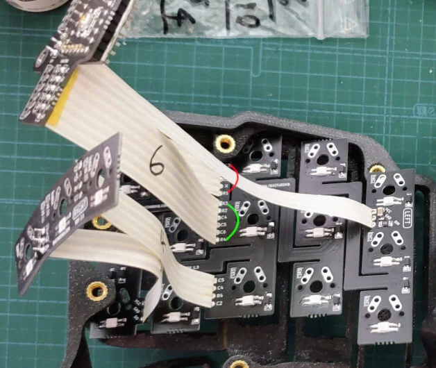 自作キーボード「Charybdis Nano」の組み立て手順〜リボンケーブルのはんだ付け