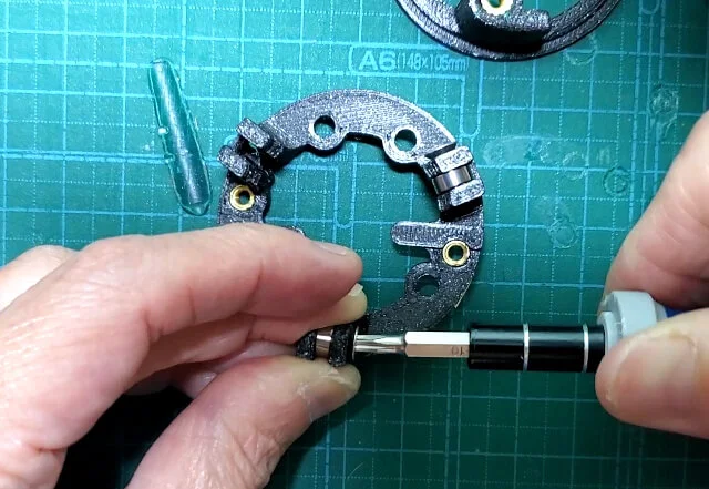 自作キーボード「Charybdis Nano」の組み立て手順〜ベアリングの取り付け