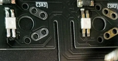 自作キーボード「Charybdis Nano」の組み立て手順〜LED(SK6812mini-E)をはんだ付けする向き