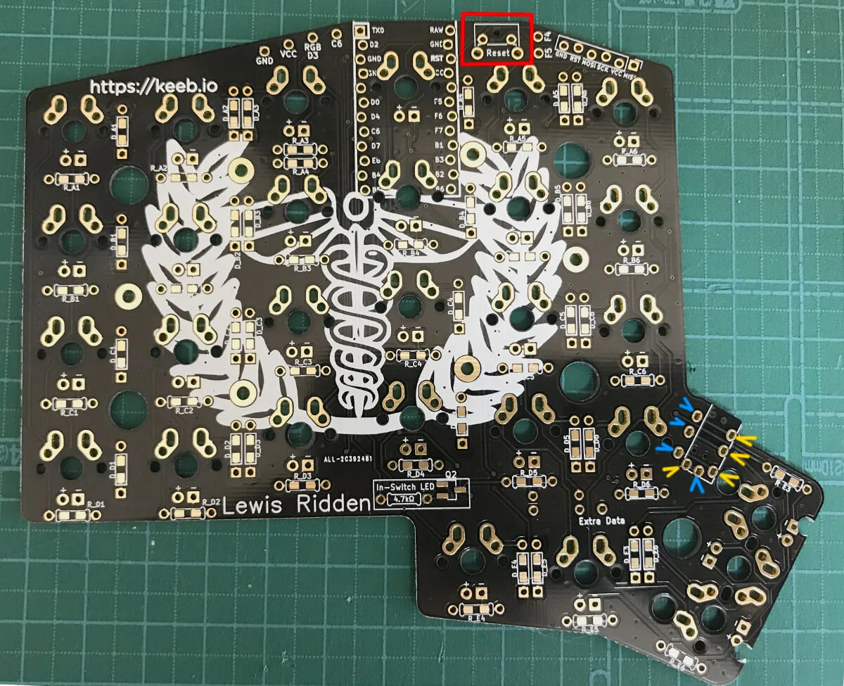 IRISでリセットボタンとTRRSジャックを設置する場所