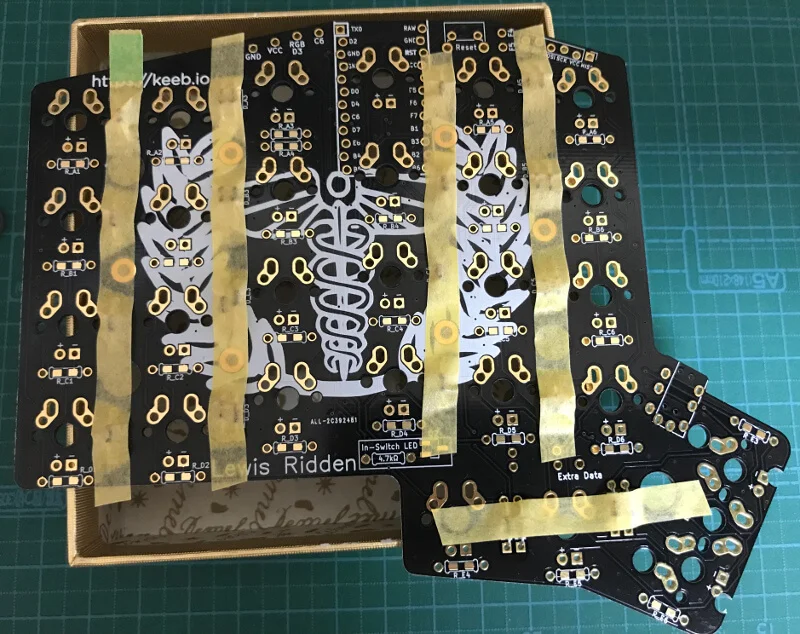 マスキングテープで止めておく